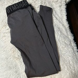 Used Gymshark leggings with slight piling in one area.